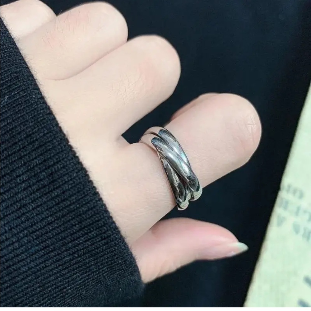 Three Intertwined Titanium Rings. - image 1